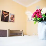 Alexas Rooms- Centro -10 Min Dal Mare Apartamento *