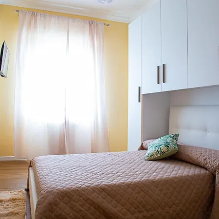 Alexas Rooms- Centro -10 Min Dal Mare *