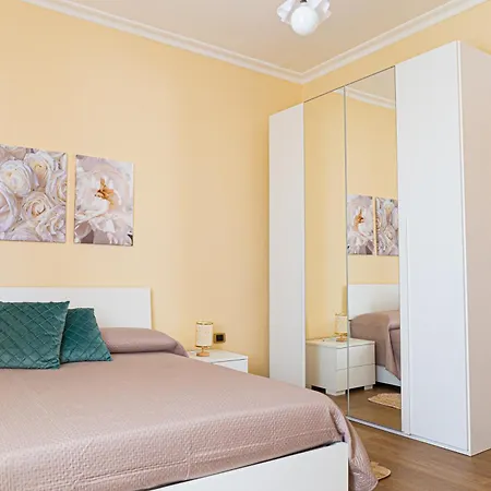 Alexas Rooms- Centro -10 Min Dal Mare 公寓 克罗托内