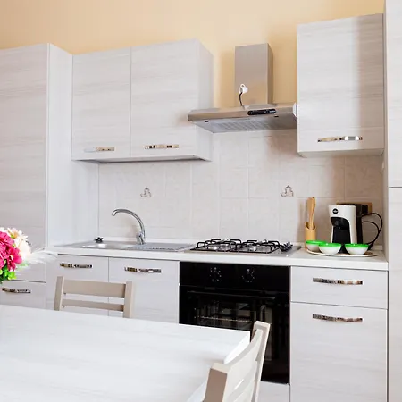 דירה Alexas Rooms- Centro -10 Min Dal Mare *