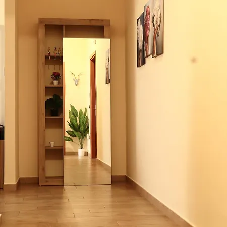 Appartamento Alexas Rooms- Centro -10 Min Dal Mare Crotone