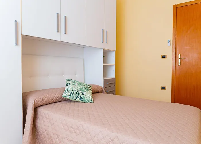 Alexas Rooms- Centro -10 Min Dal Mare דירה *