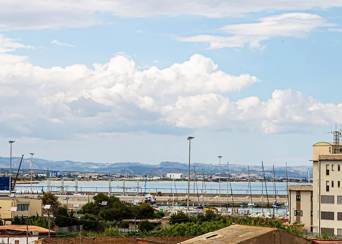 Alexas Rooms- Centro -10 Min Dal Mare דירה *