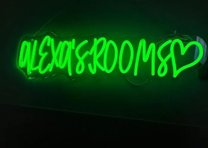 شقة Alexas Rooms- Centro -10 Min Dal Mare كروتوني