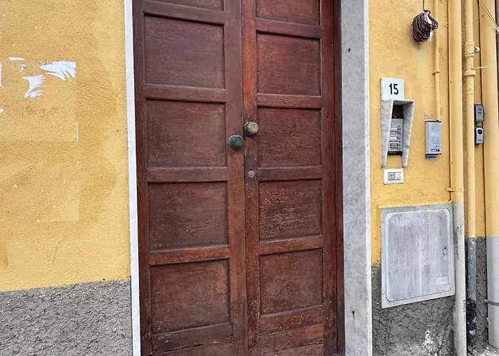 Alexas Rooms- Centro -10 Min Dal Mare דירה קרוטונה