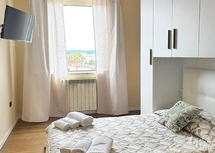 Alexas Rooms- Centro -10 Min Dal Mare * كروتوني